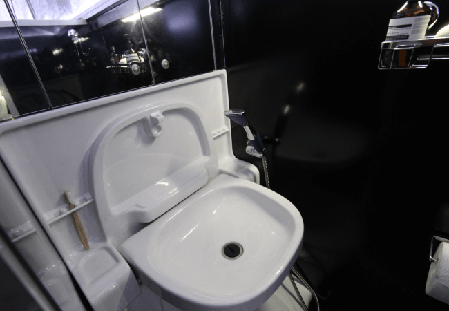 Badkamer van de BRUDER EXP-6 caravan