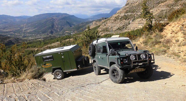 Expeditions Trailer onderweg