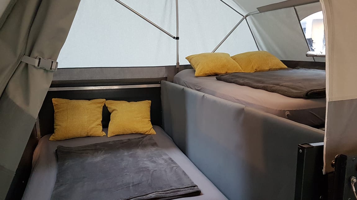 Binnenkant van de vouwcaravan (c)Cultmobil