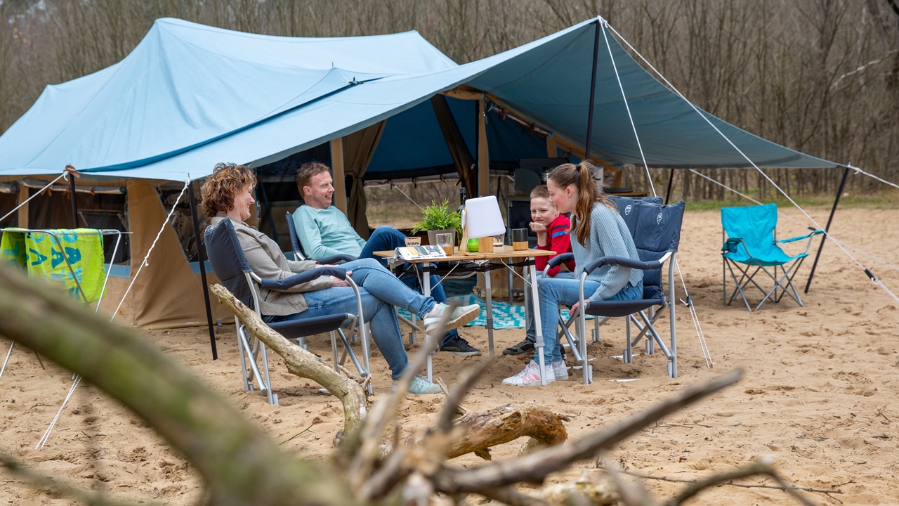 Een gezin voor de Campooz vouwwagen