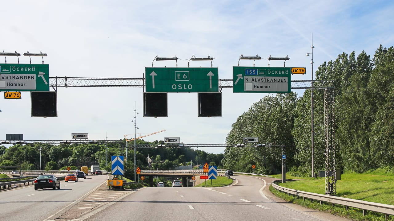 Verkeersregels in Zweden: tol, snelheidslimieten, speciale voorzieningen voor autobestuurders en kampeerders
