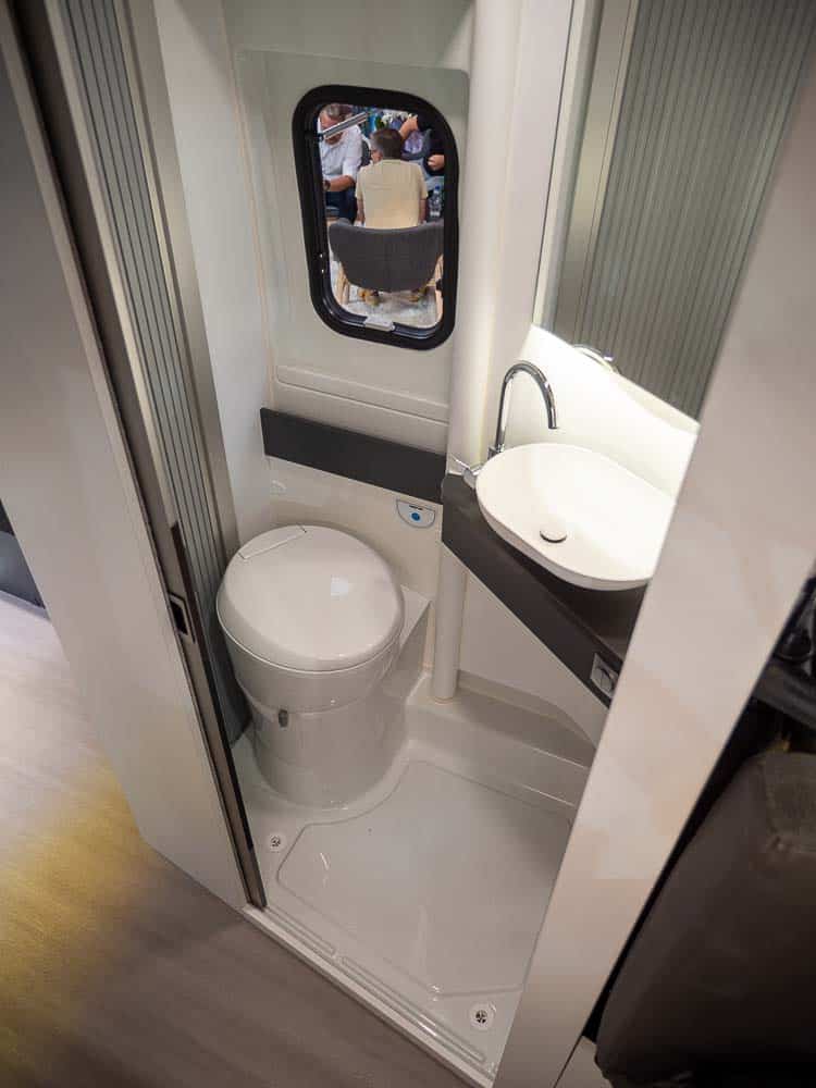 Adria TWIN MAX 680 Bad
