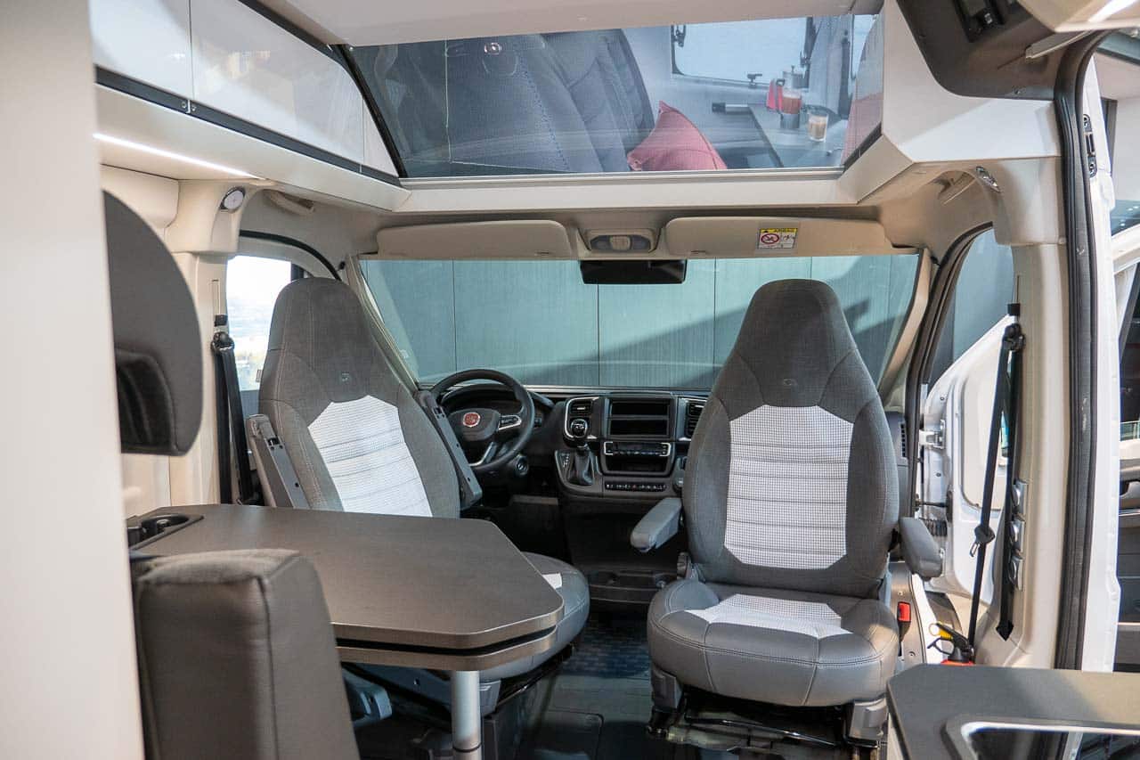 Adria TWIN 600 bestuurderscabine