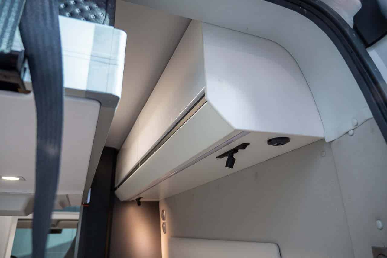 Adria TWIN 600 kastzijde