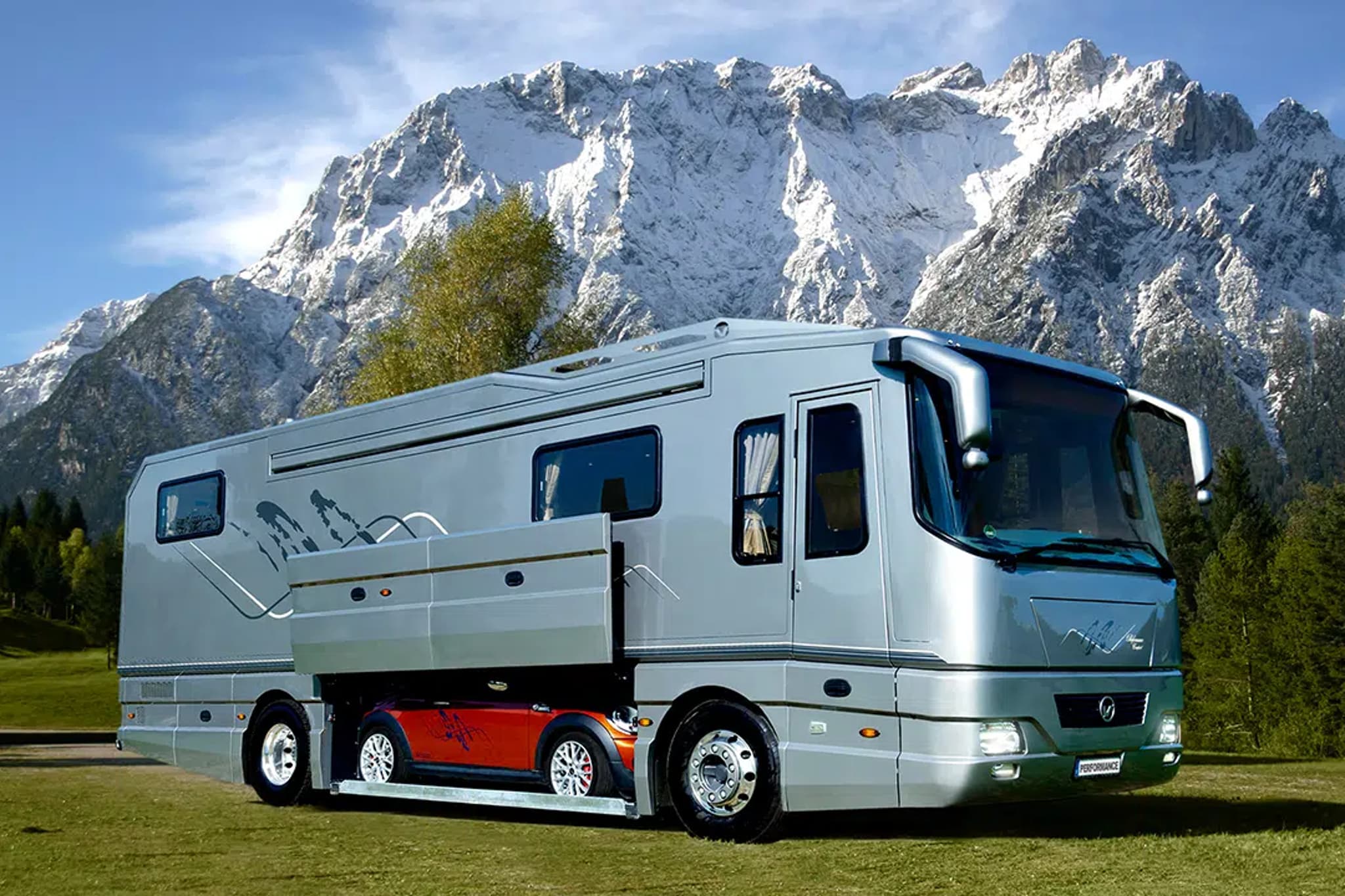 10 luxe campers om te bewonderen – champagne, zwembad en bling-bling