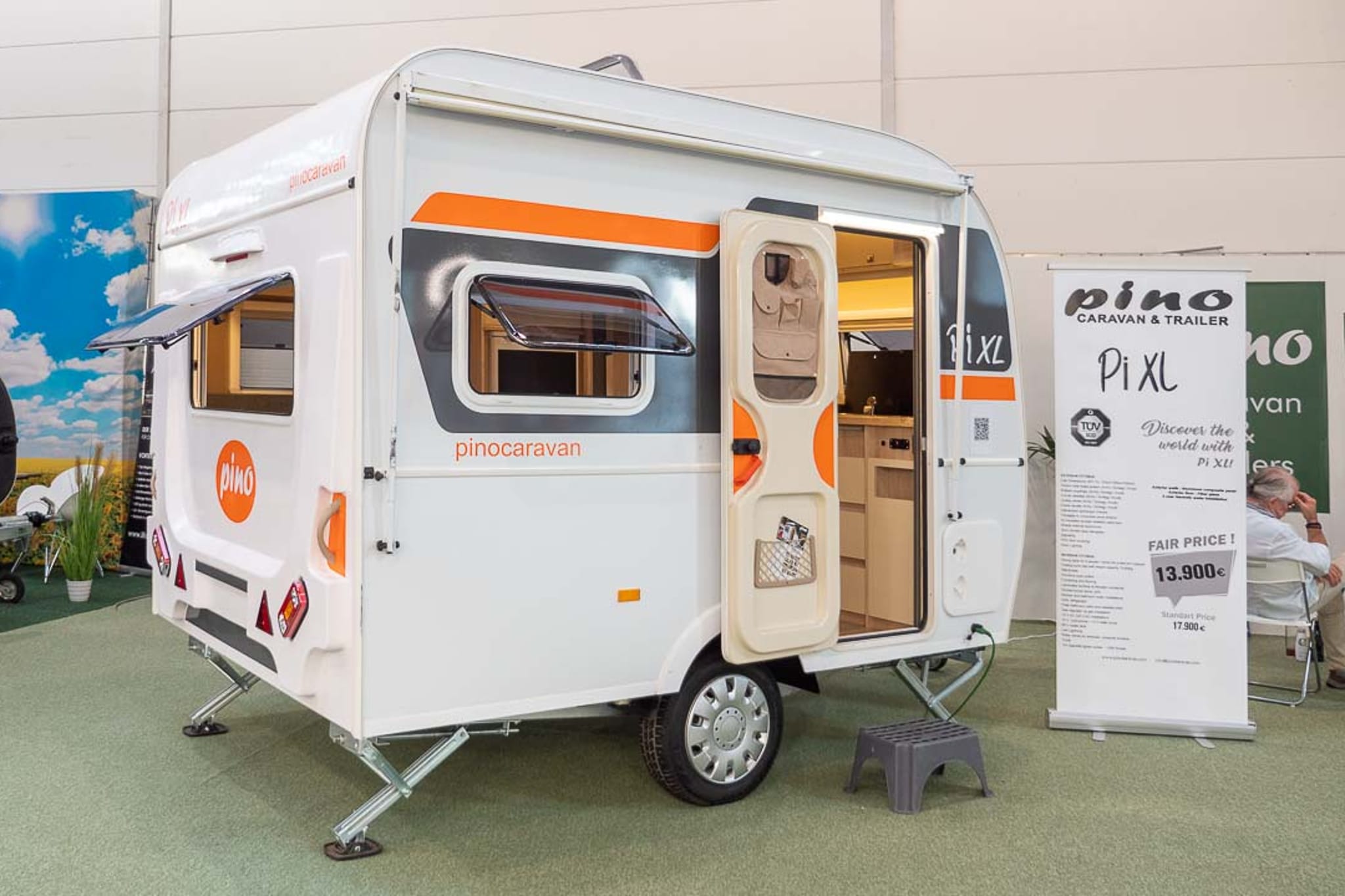 Klein maar machtig! PinoCaravan Pi XL (2023): Een minicaravan die betovert met compacte luxe en volledige uitrusting – met foto’s!