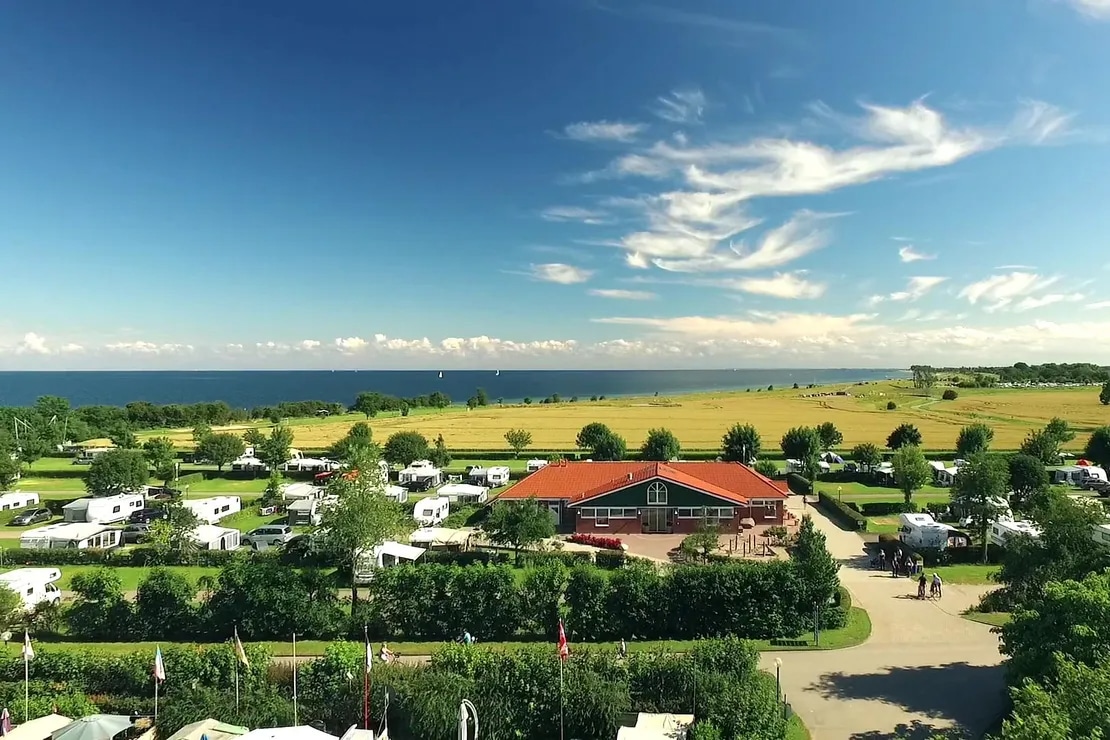Campingplatz Rosenfelder Strand Ostsee Camping, luchtfoto: Campingplatz am Meer