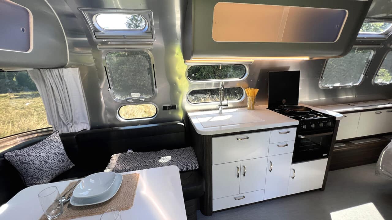 Airstream Internationale 25IB Keuken