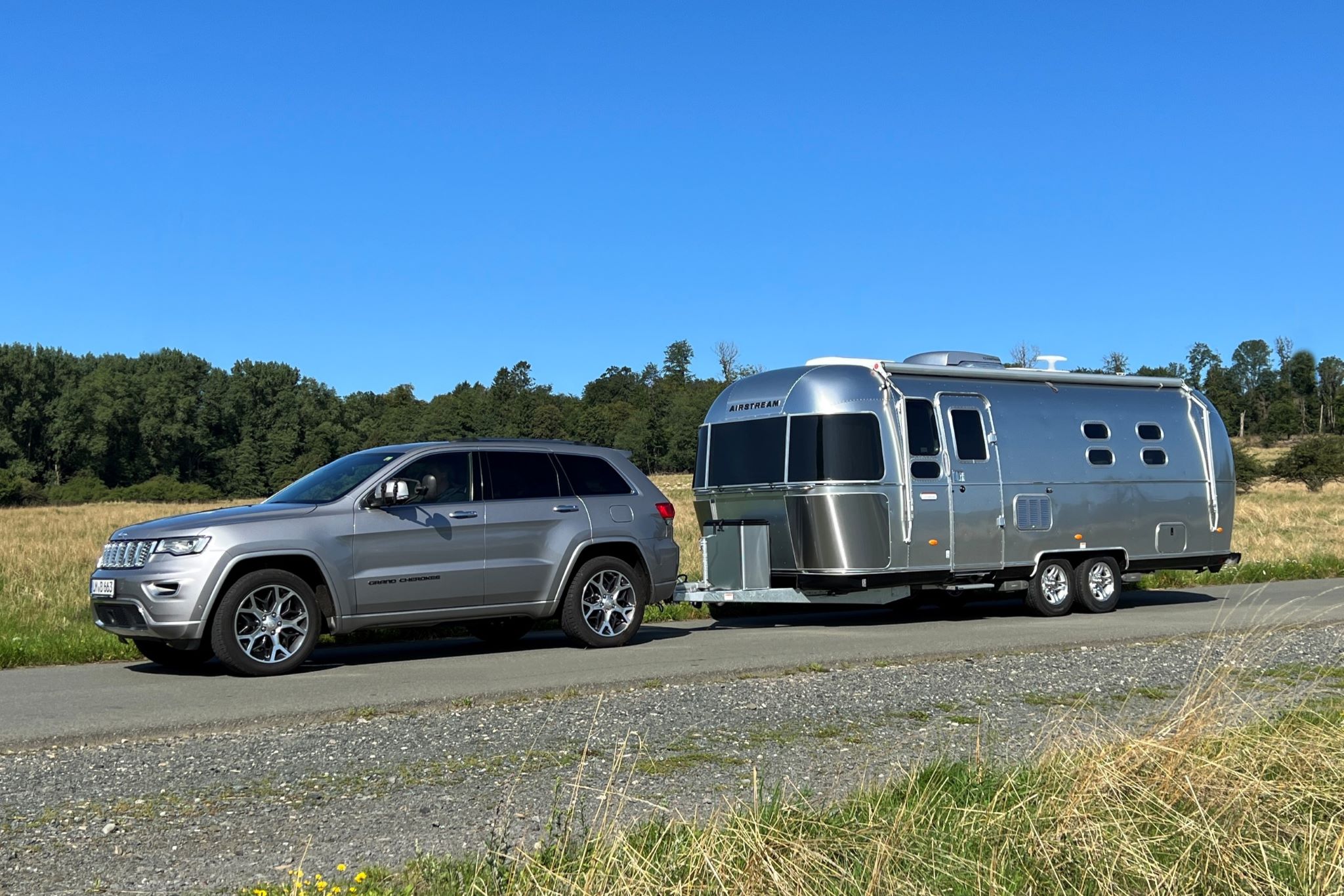 Innovaties op de Caravan Salon 2023: Airstream Duitsland presenteert luxe caravan met comfort badkamer en keuken met oven
