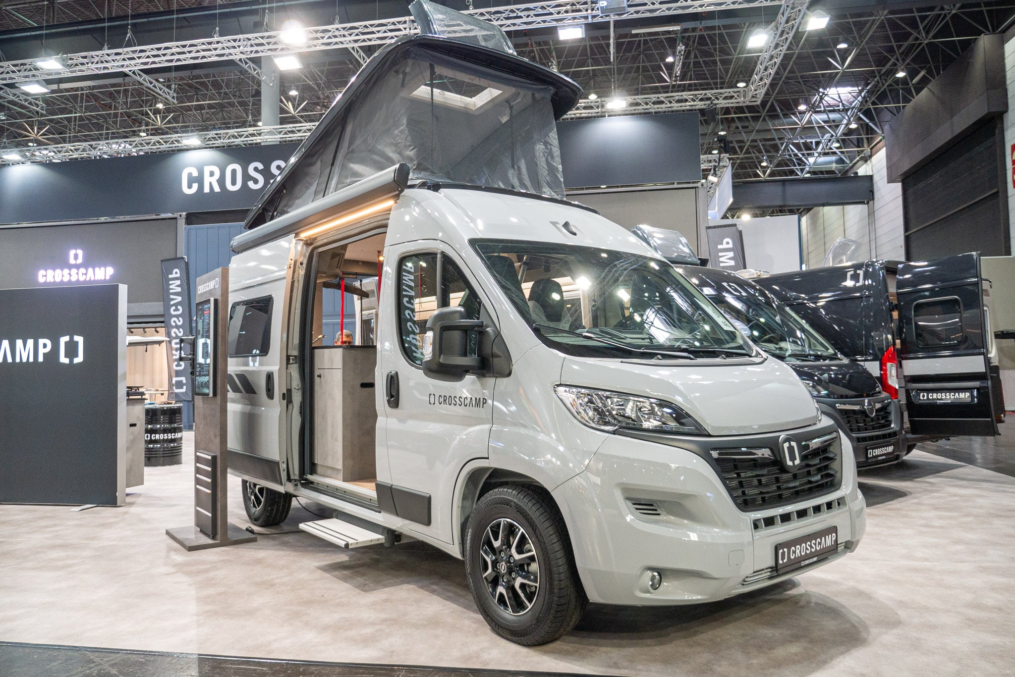 CROSSCAMP Flex 541 (2024): betaalbare camper gebaseerd op de Opel Movano met variabel interieurdesign – met 360° tour!