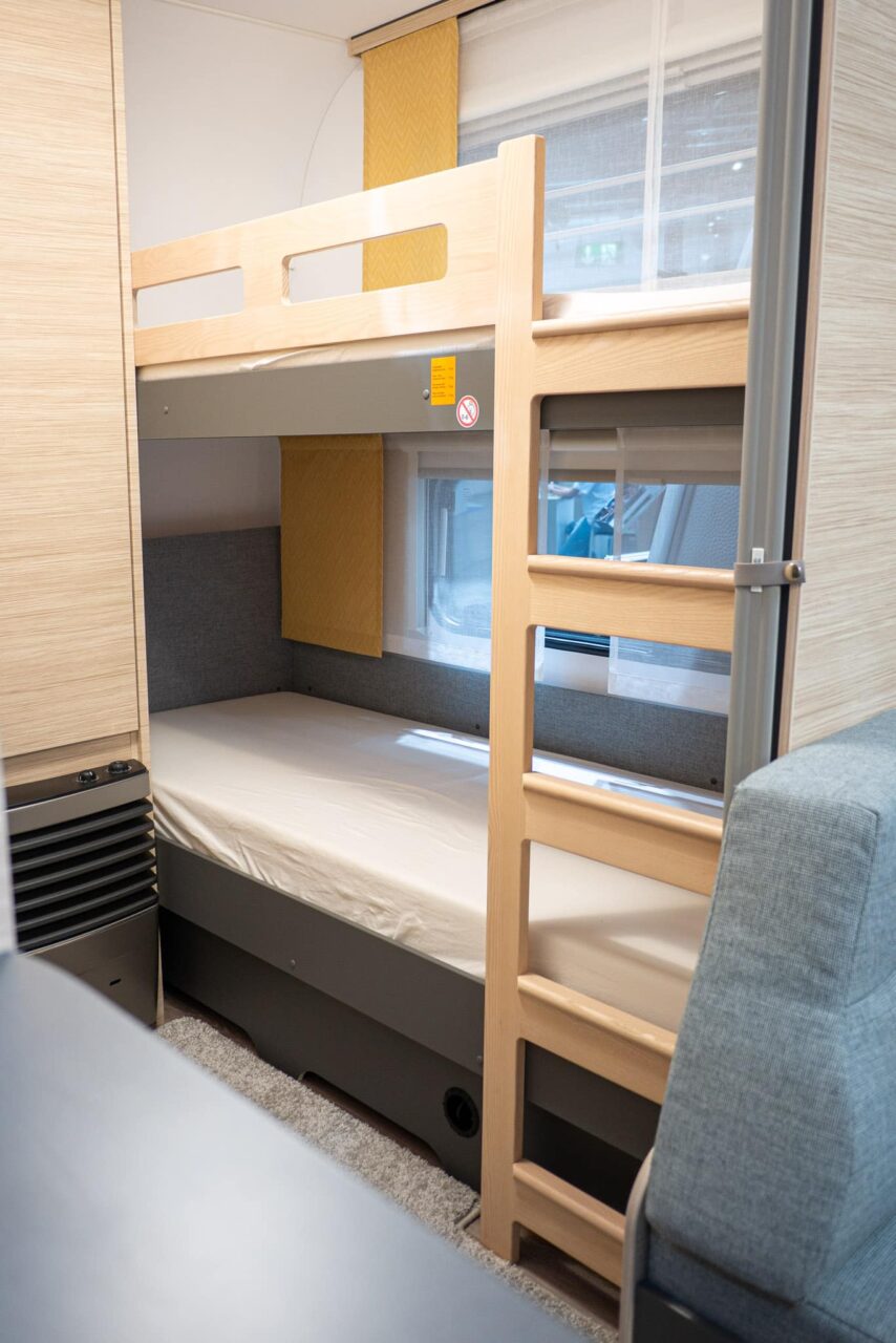 Fendt Apero 560 SKM (2024): gezinsvriendelijke caravan met stapelbed - met 360° rondleiding! 4 fendt apero 560 skm etagenbett