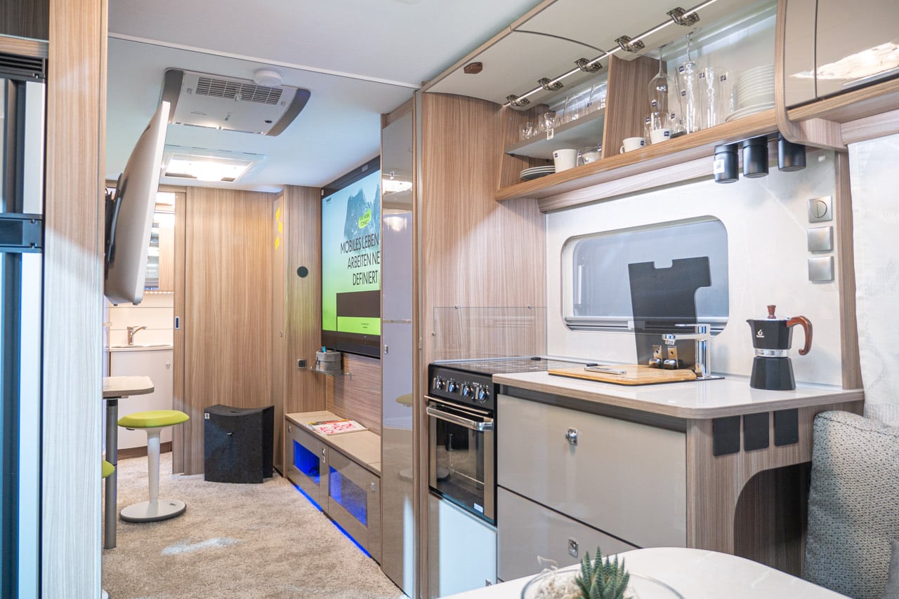 Fendt Concept Work &amp; Connect Adfendture Caravan Salon 2023 Model Werkkeuken