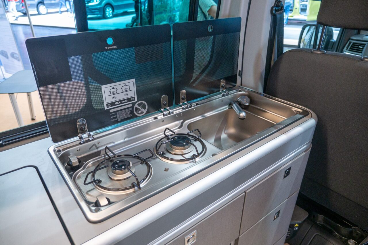 Nissan Primestar Seaside van Dethleffs: flexibele minicamper met vier slaapplaatsen en modulaire opbouw 4 nissan primastar seaside by dethleffs kuechenmodul