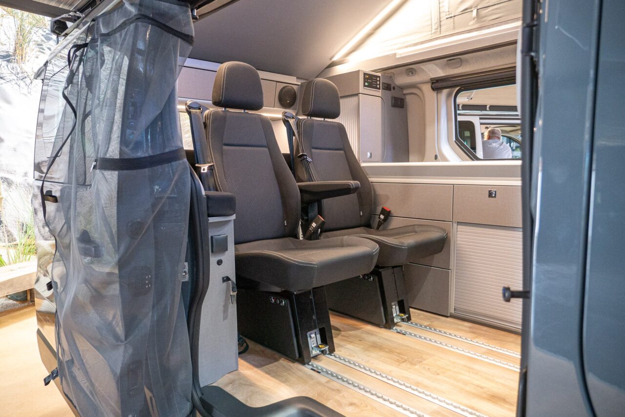 Nissan Primestar Seaside van Dethleffs: flexibele minicamper met vier slaapplaatsen en modulaire opbouw 3 nissan primastar seaside by dethleffs sitze schienen
