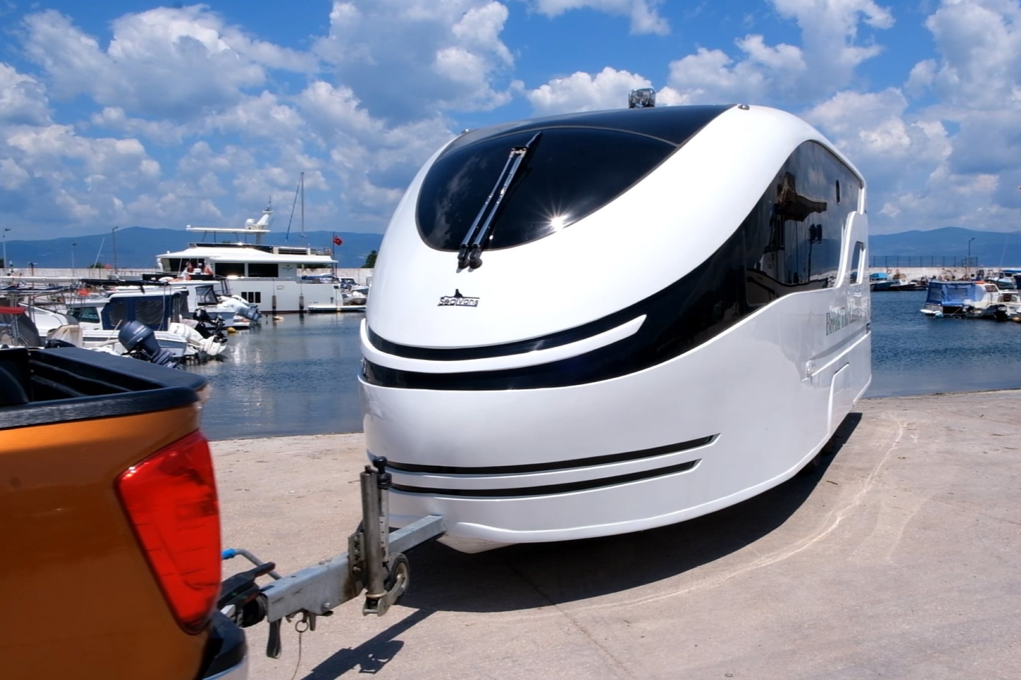 Luxe caravan Sealvans voor land en water: caravan en boot in één – voor gevarieerde avonturen