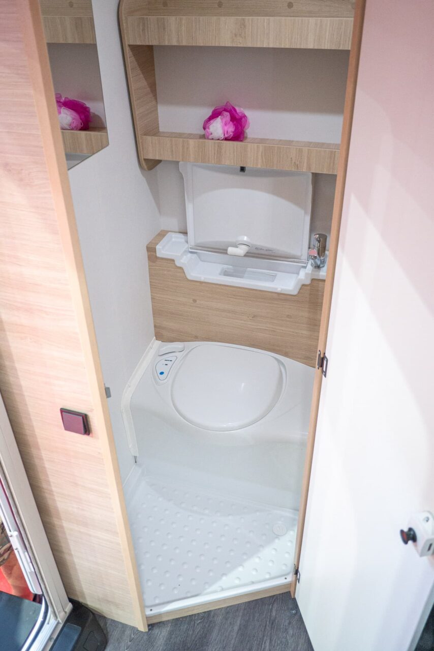 Sterckeman Easy 390 CP Caravan Salon 2023 Badkamer