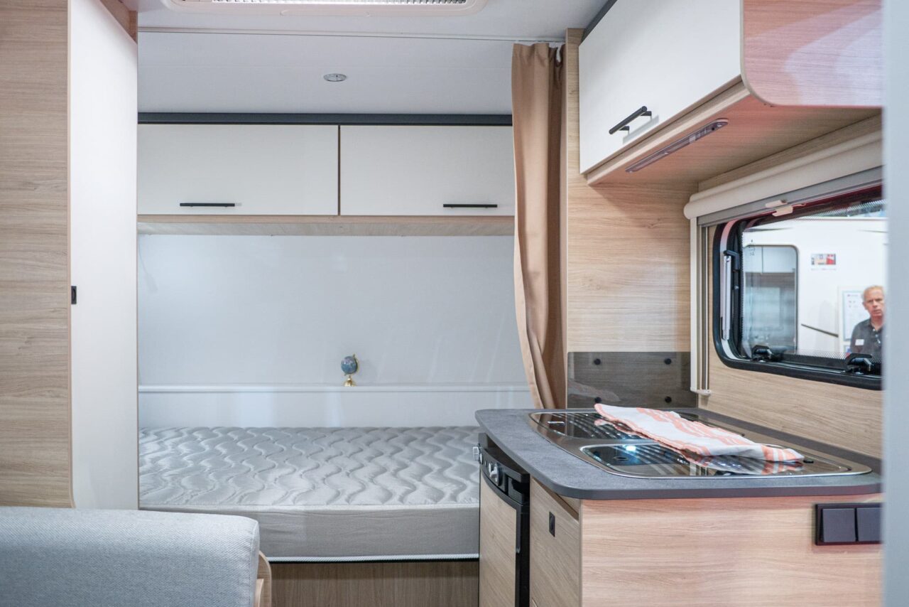 Sterckeman Easy 390 CP Caravan Salon 2023 Keukenbed
