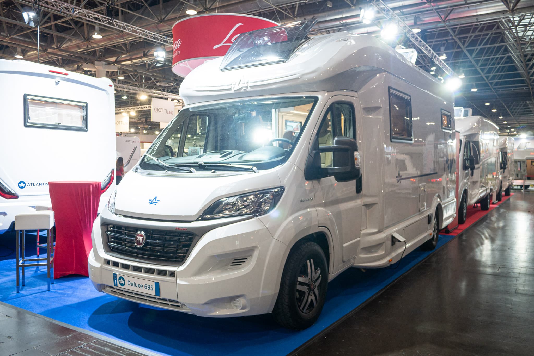 Atlantis Deluxe 695 (2024): comfortabele luxe camper voor vier personen – met 360° tour!
