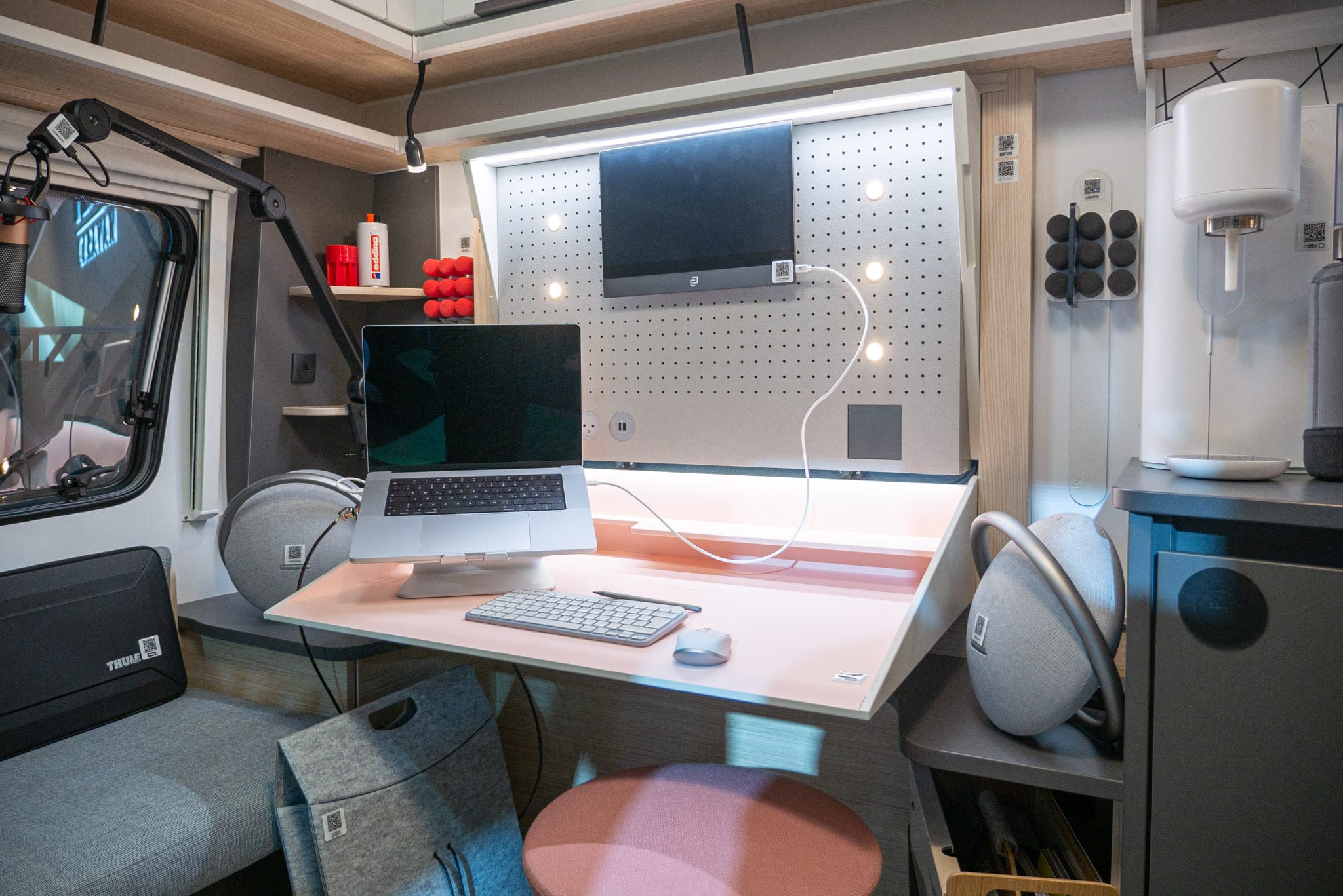 Compleet thuiskantoor in de caravan: Fendt presenteert studie met volledige uitrusting voor mobiel werken op de Caravan Salon 2023