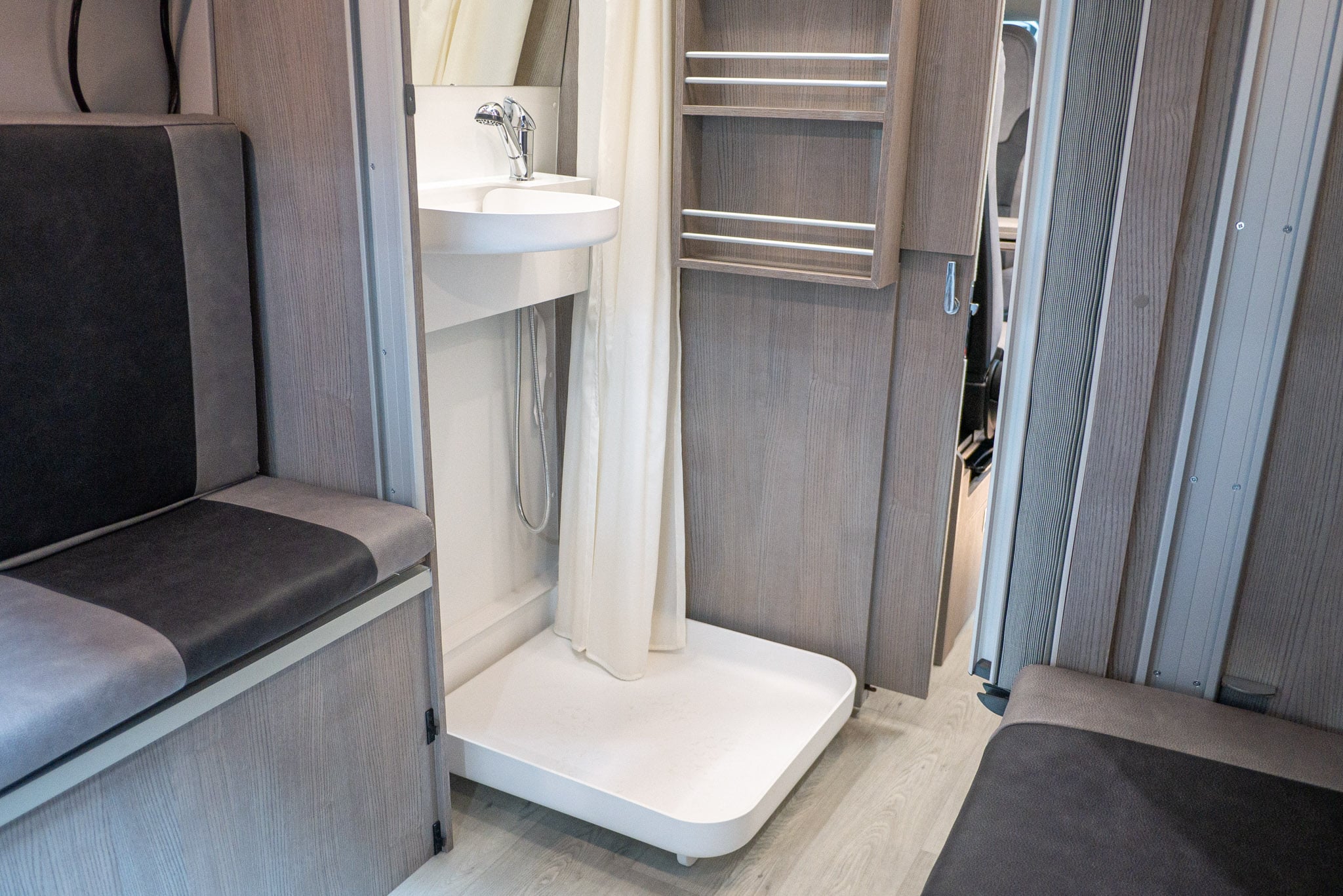 FurgoK Xpace 600+ (2024): innovatieve camper met ultrahoog dak en flexibele badkamer
