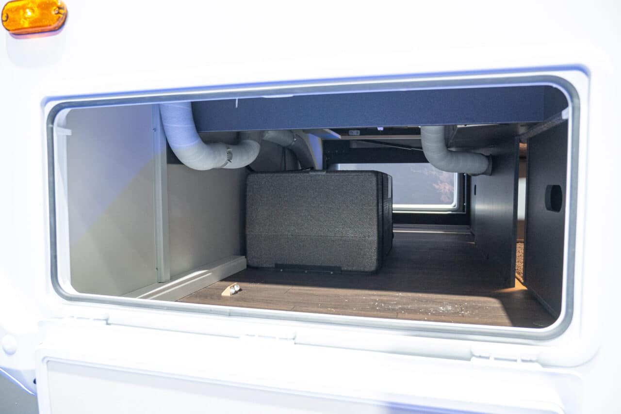 Knaus Yaseo 340 PX (2024): gasloze minicaravan voor elektrische voertuigen - met 360° tour! 9 knaus yaseo 340 px heckgarage 1