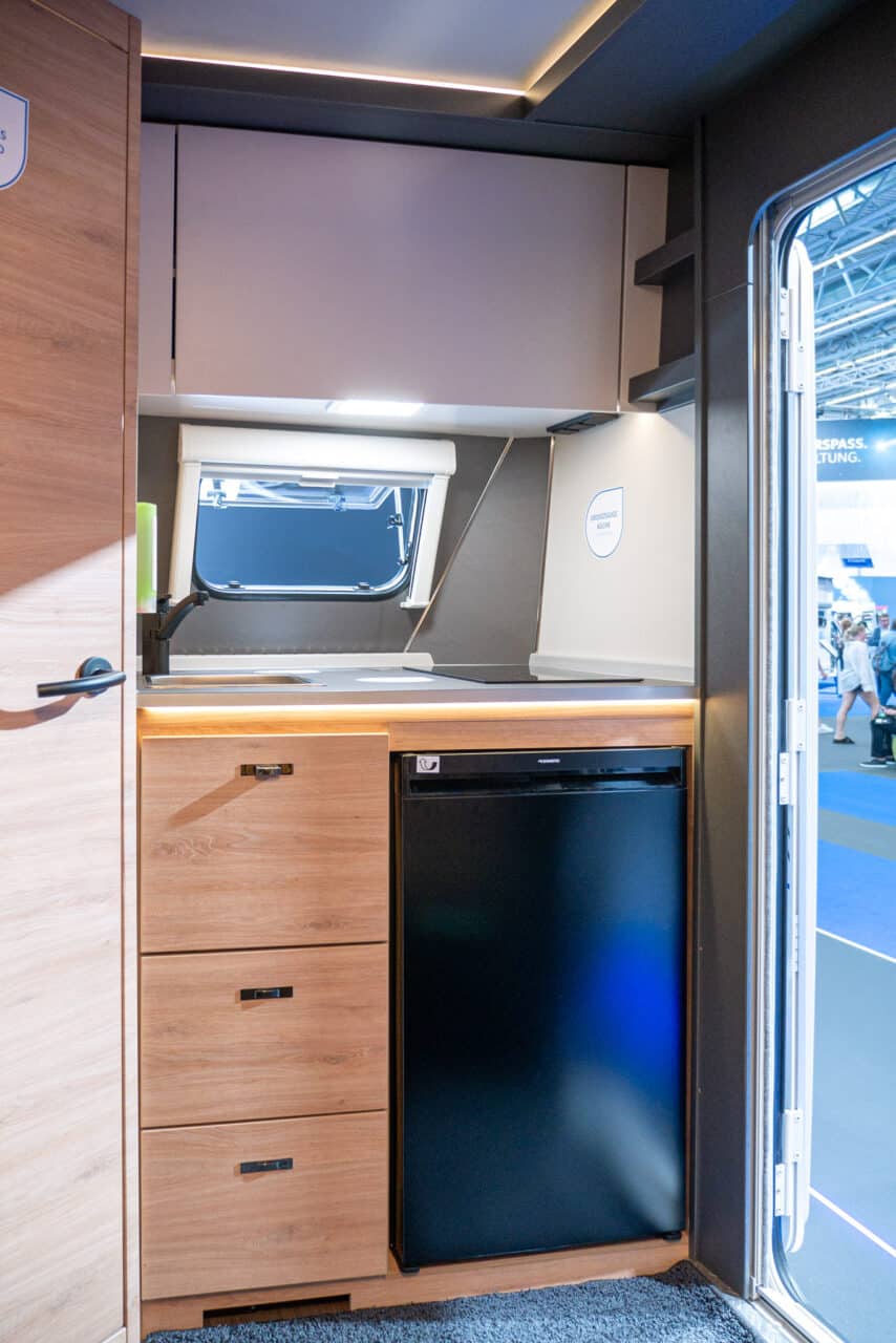 Knaus Yaseo 340 PX (2024): gasloze minicaravan voor elektrische voertuigen - met 360° tour! 6 knaus yaseo 340 px kueche