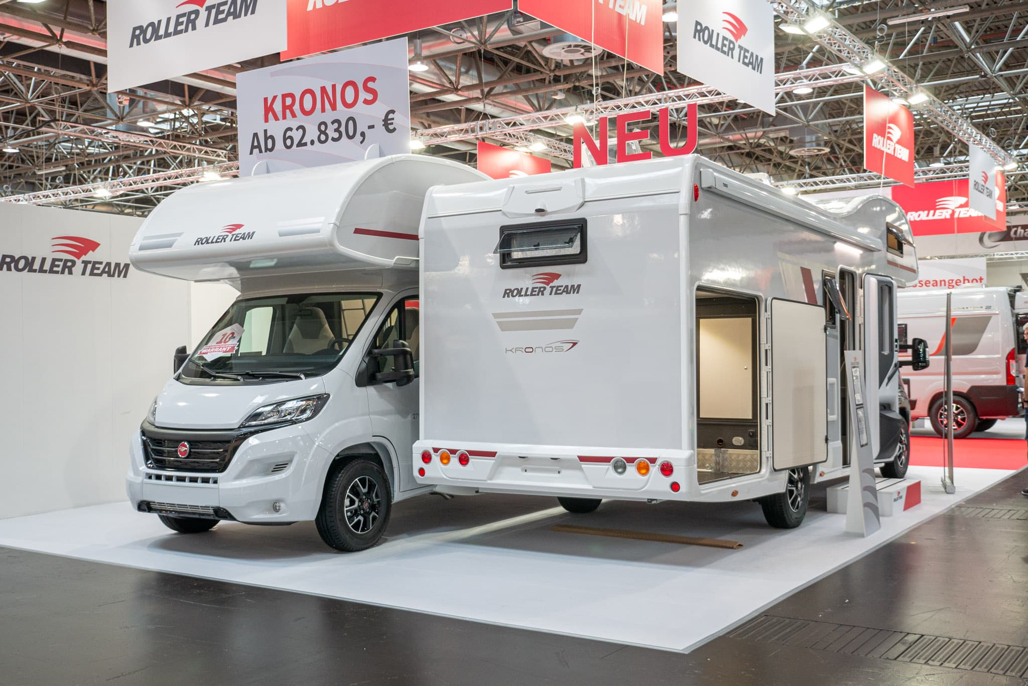 Roller Team Kronos 290 M Advance (2024): vijf slaapplaatsen en grote garage achter in de alkoofcamper