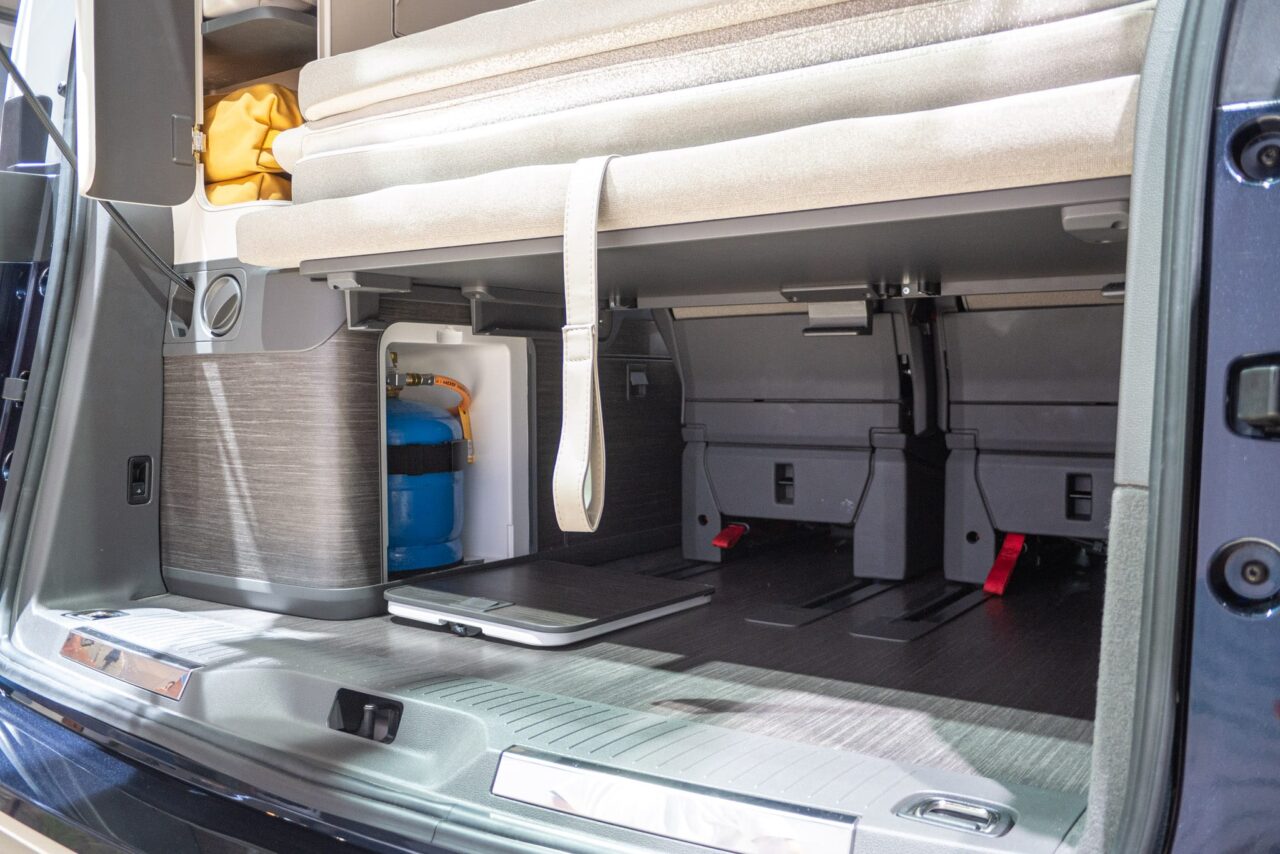VW Multivan California CONCEPT: Wereldpremière van de conceptstudie op de Caravan Salon - met 360° tour! 11 vw multivan california heckgarage