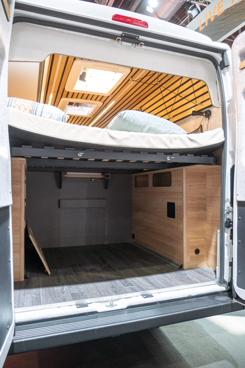 Weinsberg CaraLife 630 LQ (2024): verfijnde indeling met geheime douche en aparte bestuurderscabine - met 360° rondleiding! 9 weinsberg caralife 630 lq bett heck 1