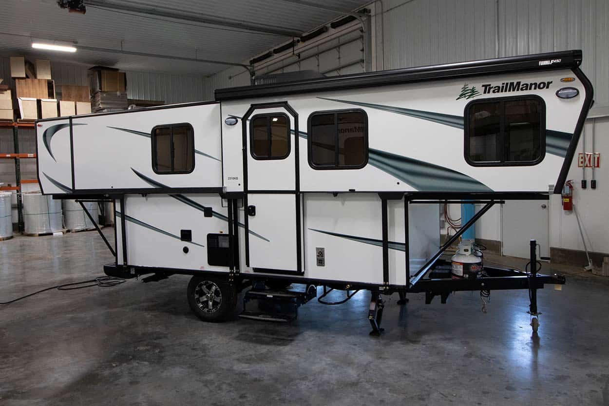 TrailManor: unieke, opvouwbare caravan uit de VS 3 Trailmanor 2518 uitgeklapt