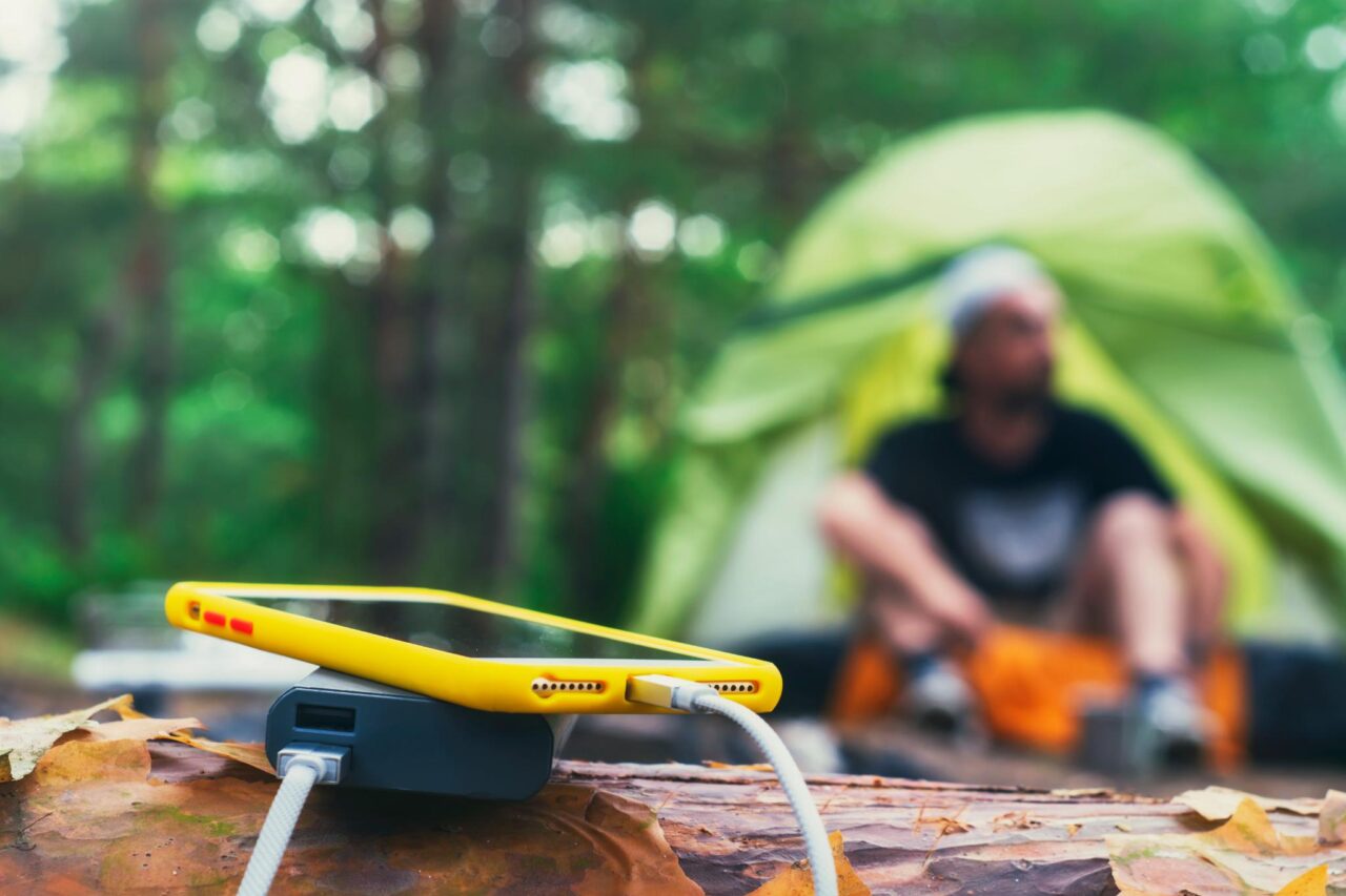 De kunst van het kamperen: hoe je een balans vindt tussen comfort en functionaliteit 2 Camping comfort functionaliteit zonnelader