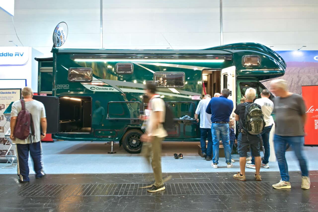 Deddle RV Carbonic Liner 78 - Buitenaanzicht Caravan Salon 2024