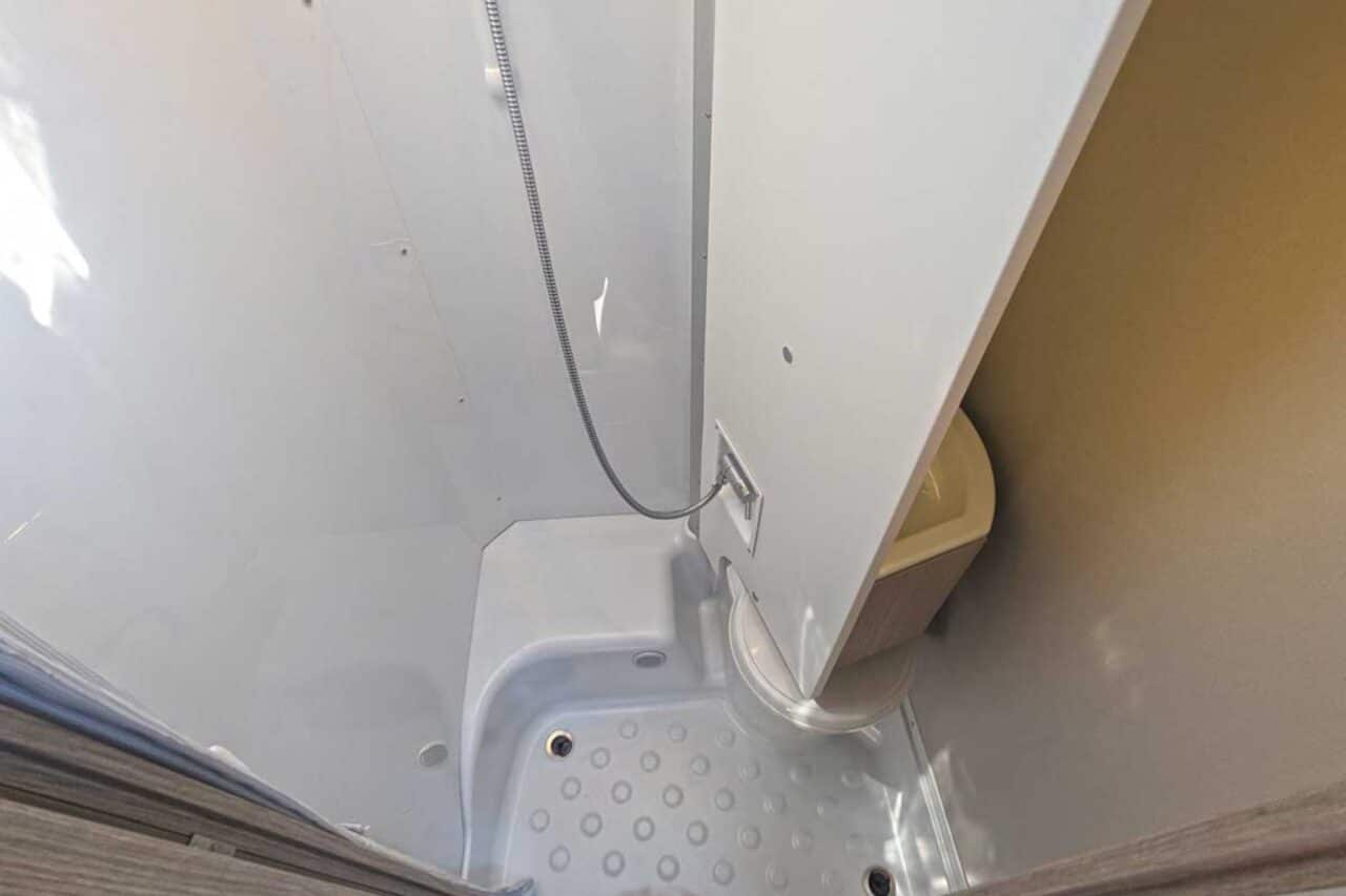 Bürstner Lineo T 690 G Badkamerdouche
