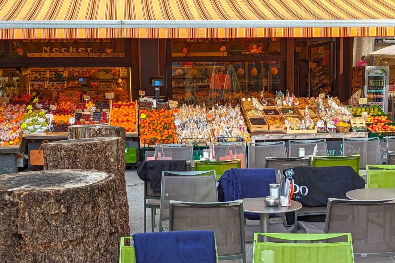 Kamperen in de stadsmarkt van Augsburg