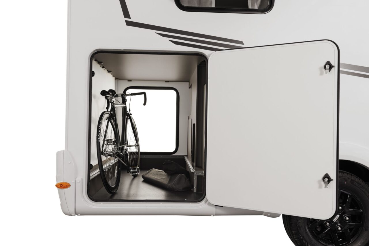 Nieuwe producten van Caravan Salon 2024: Etrusco V 6.8 SCF - semi-geïntegreerde camper met compacte afmetingen 5 Etrusco V 6,8 SCF (2025)
