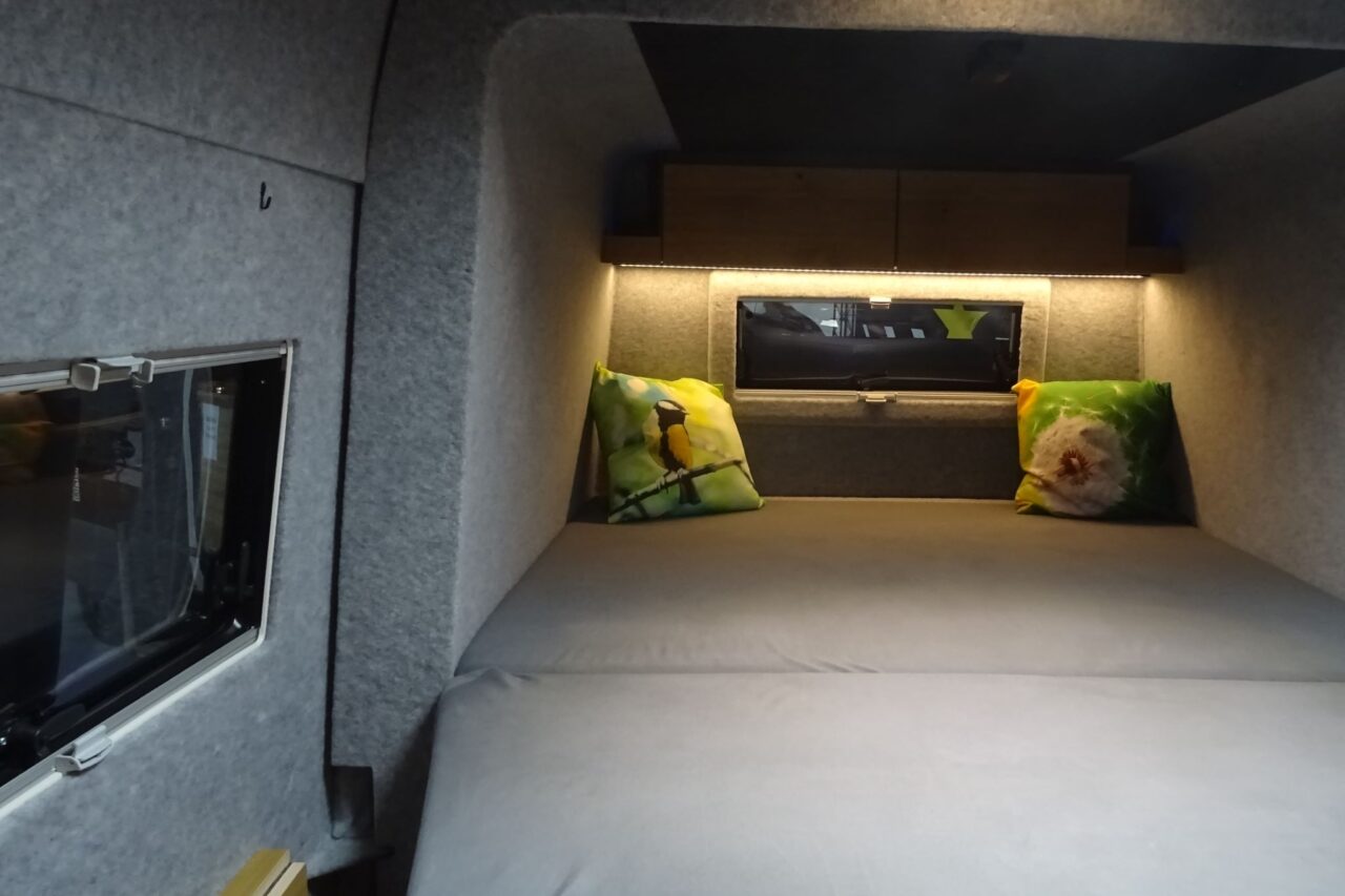 Starvan Cruiser & Rebel 4x4 (2025): Meer leefruimte ondanks compacte afmetingen dankzij slide-out achterin 3 Starvan Schlafbereich 2 cKatja Scholz