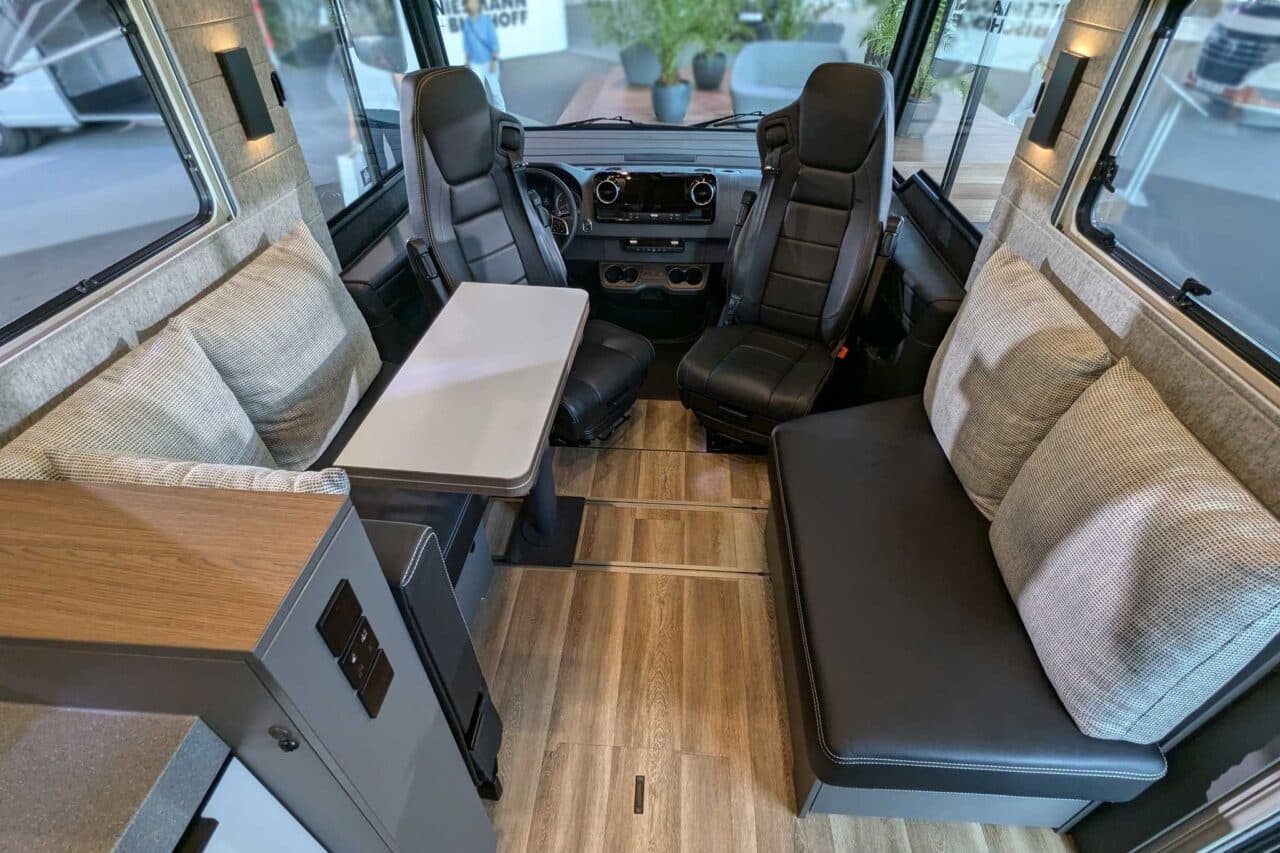 Innovaties Caravan Salon 2024: Niesmann+Bischoff Arto - de eerste lijnboot op basis van de Mercedes Sprinter 2 arto 78 88 sitzgruppe