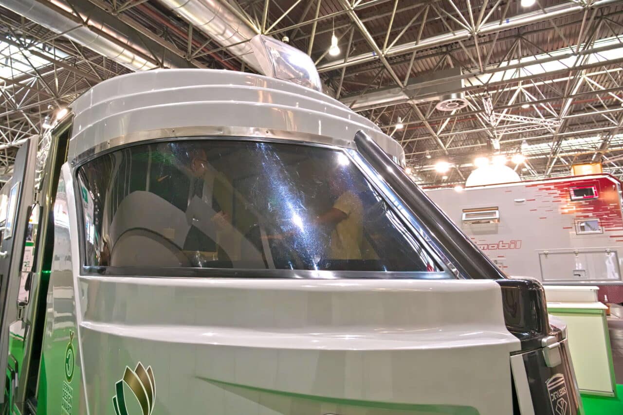 Derubis Serie 7 (2025): Luxe caravan met monocoque opbouw en sfeerverlichting 21 derubis series 7 fenster