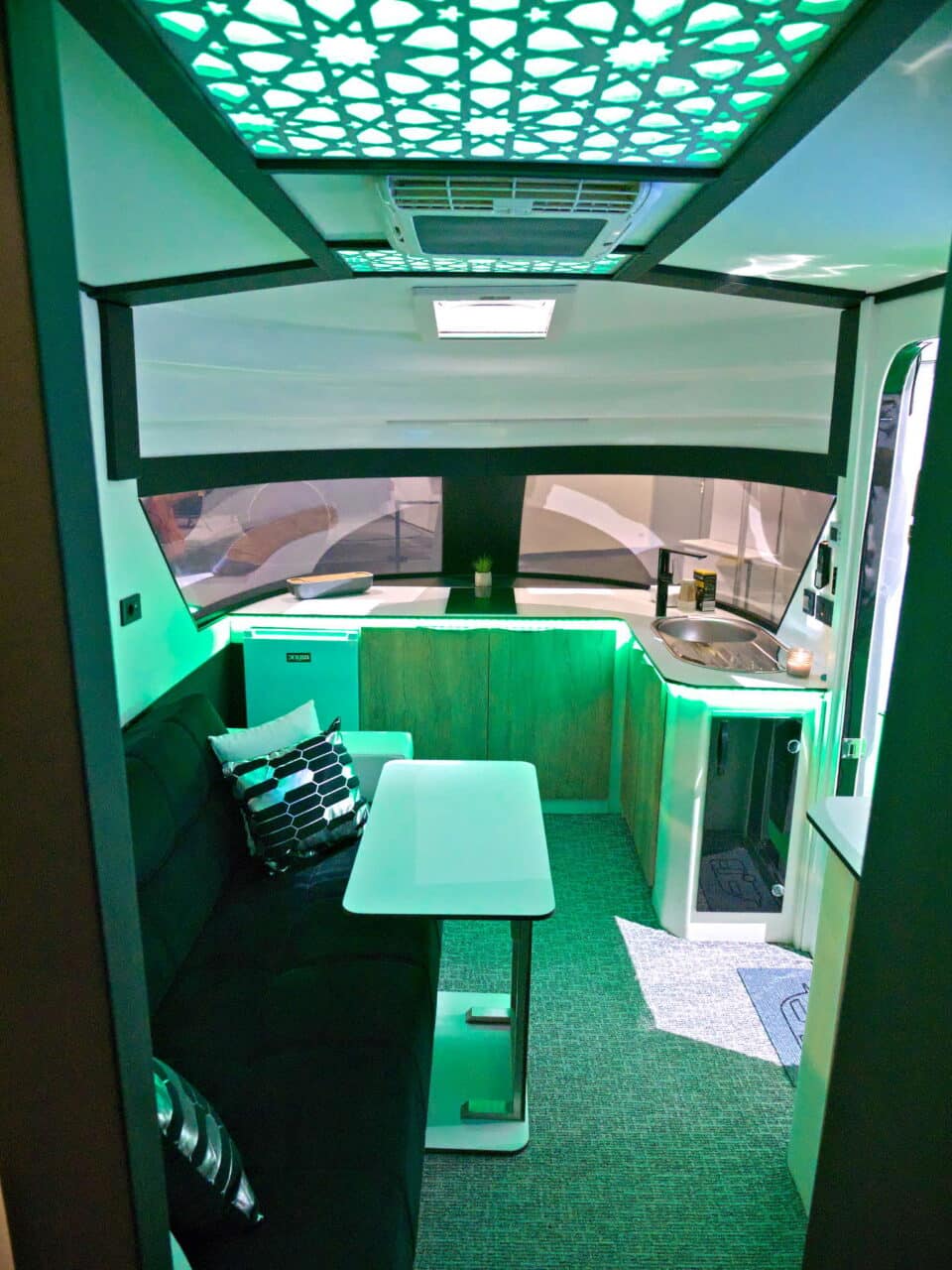Derubis Serie 7 (2025): Luxe caravan met monocoque opbouw en sfeerverlichting 17 derubis series 7 licht 4