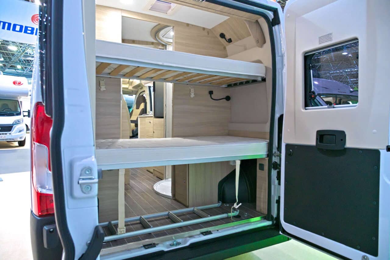 Forster Flip FV 599 VB5 (2025): compacte camper voor kampeertrips met het gezin 9 forster flip fv 599 etagenbett