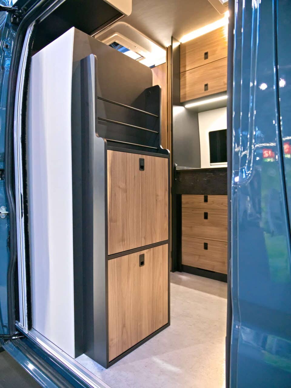 FURGOK X-LOUNGE 600+ (2025) Ingang Caravan Salon 2024