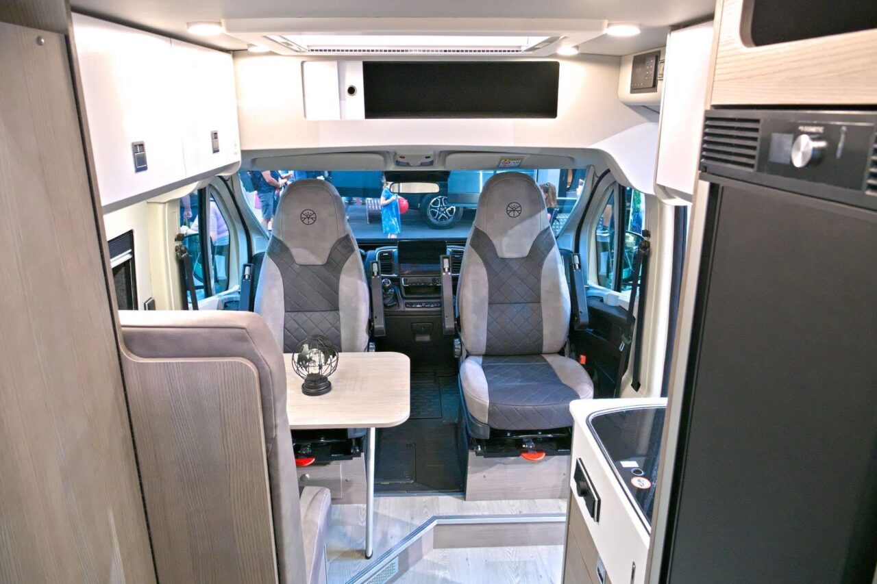 FurgoK X-Sportlong 600 (2025) - Praktische bestelwagen met veel bergruimte en ingenieuze inklapbare douche 1 furgok x sportlong 600 2025 durchschuss caravan salon 2024 c jalil landero flores