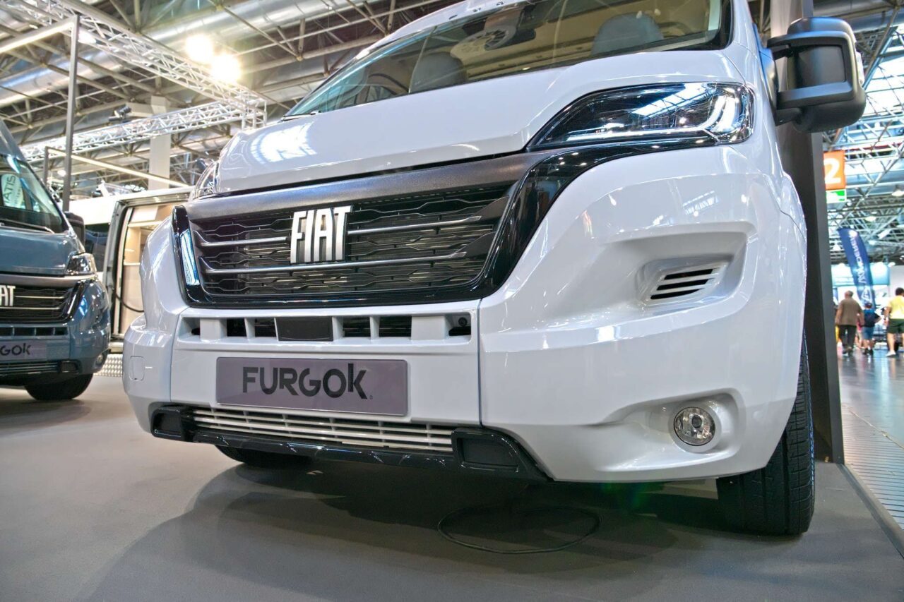 FurgoK X-Sportlong 600 (2025) - Praktische bestelwagen met veel bergruimte en ingenieuze inklapbare douche 17 furgok x sportlong 600 2025 exterieur caravan salon 2024 c jalil landero flores