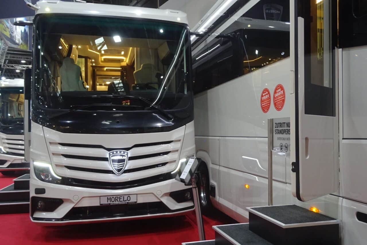 MORELO GRAND EMPIRE 26 T (2025) - Luxe lijnboot van superlatieven op 3 assen 6 morelo grand empire 26t front caravan salon 2024 c katja scholz