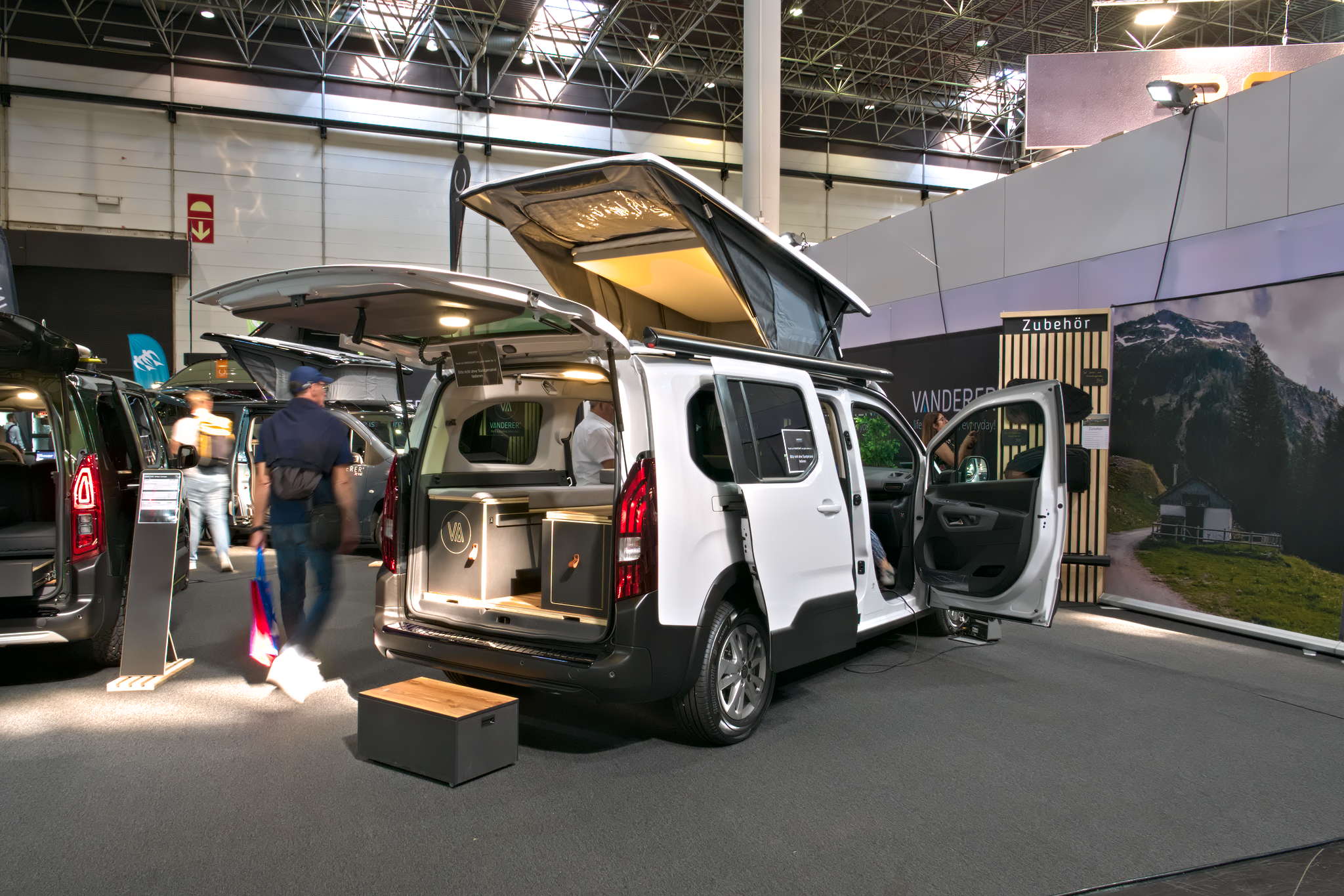 Vanderer One (2025): compacte minicamper met modulaire opbouw en slaapdak