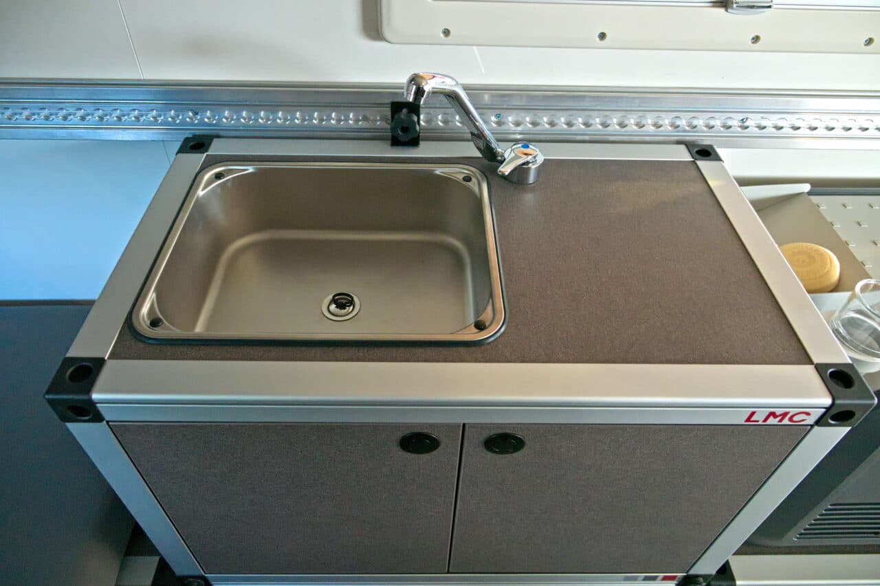 LMC Modo (2025): Modulaire caravan met modulair systeem op basis van Humbaur 6 lmc modo kuechenmodul