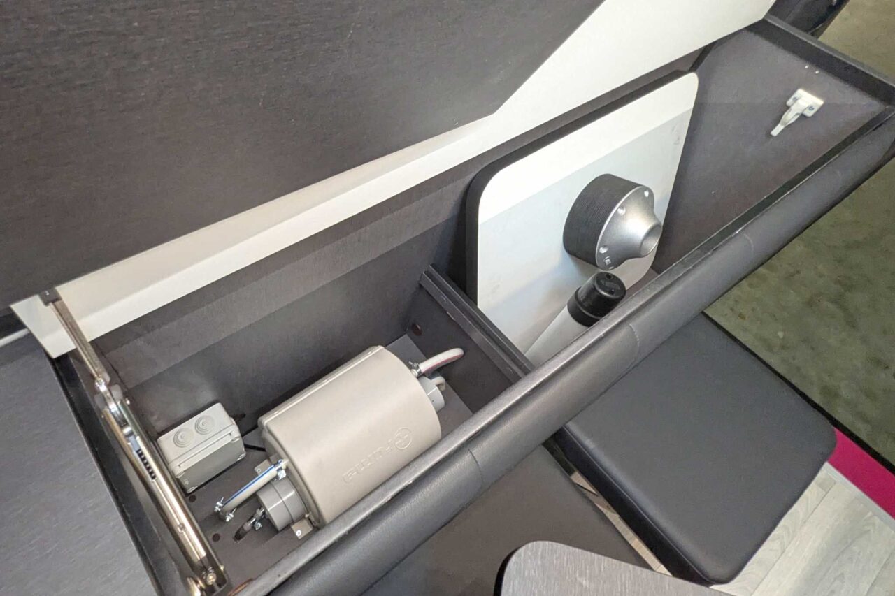 Iridium e-V25 (2025) - De camper van de toekomst? 3 iridium e v25 cmt 2025 truma tisch