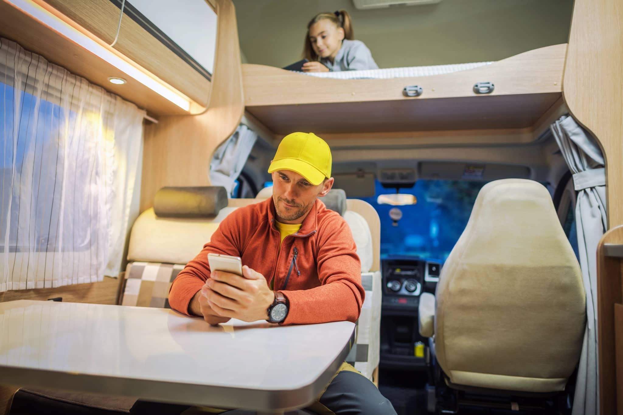 Stroomvoorziening in de camper wordt slim: volledige controle via mobiele telefoon met het AL-KO VTE Oanda Smart System