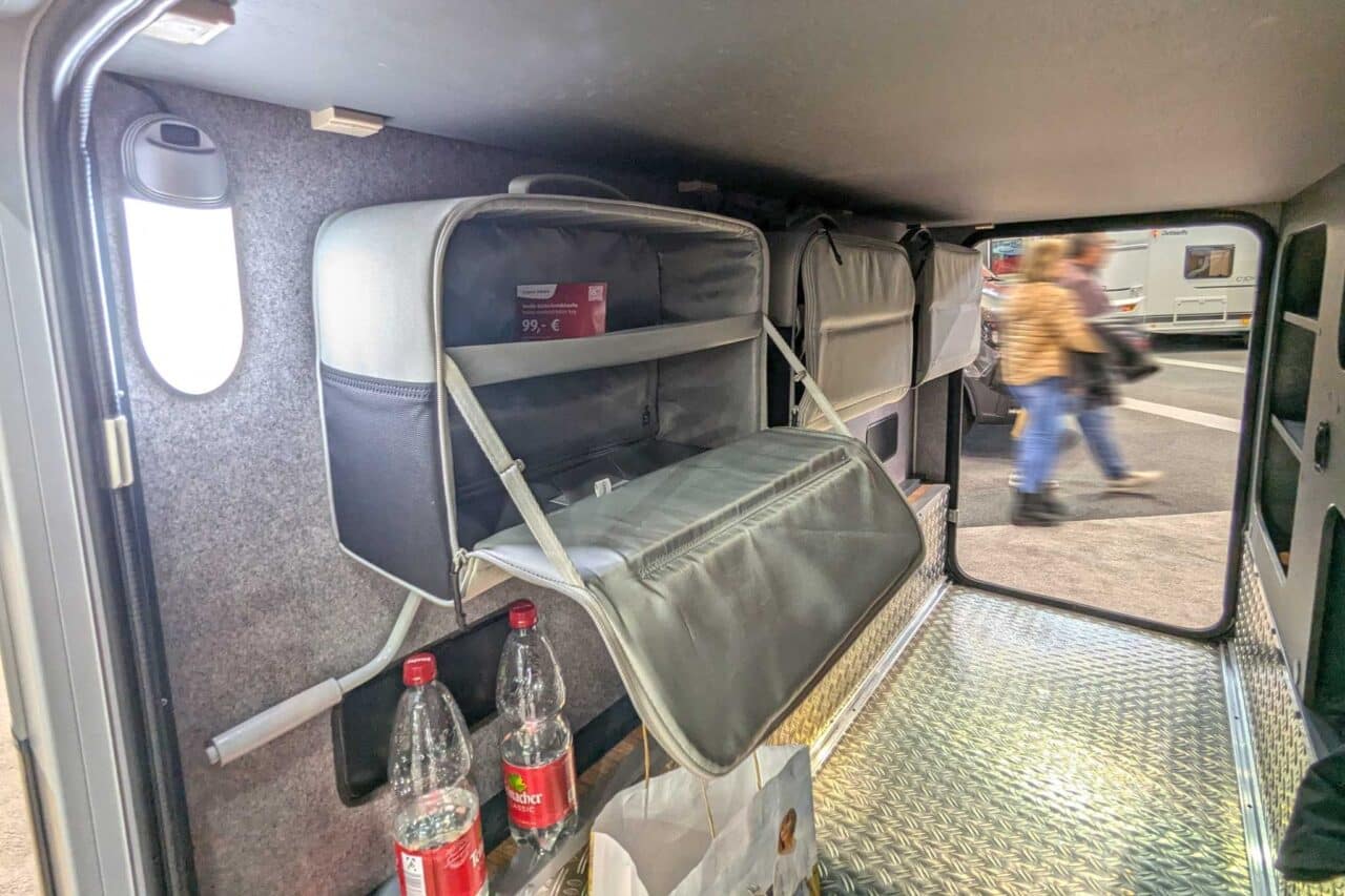 Klaar voor off-road en het leven op de weg: Dethleffs Globebus Performance 4x4 First Edition (2025) 7 dethleffs globebus performance 4x4 heckgarage