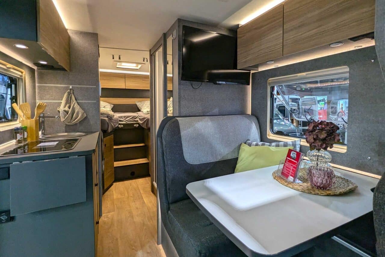 Klaar voor off-road en het leven op de weg: Dethleffs Globebus Performance 4x4 First Edition (2025) 4 dethleffs globebus performance 4x4 interieur